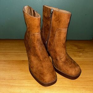 Universal Thread/Target Brown Lilyan Heel Boots.
